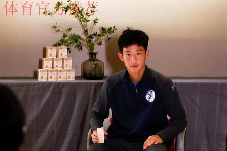 第一届中国青少年足球联赛总决赛江西于都揭幕 为中国青训加油,为足球长征鼓掌 第一届中国青少年足球联赛总决赛江西于都揭幕 为中国青训加油,为足球长征鼓掌